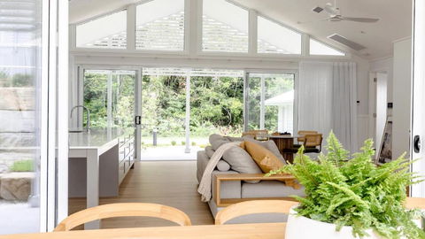 Resort Style Living With Pool, Tennis Court And Beach - Maitland Accommodation 2
