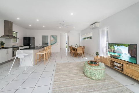 Retreat In The Heart Of Alex - 3BR Sleeps 11, Pool - Maitland Accommodation 1