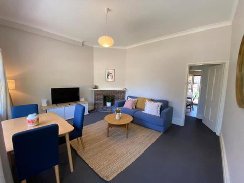 Retro Apt 6 Mins To Victoria Quay - Maitland Accommodation 0