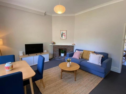 Retro Apt 6 Mins To Victoria Quay - Maitland Accommodation 3
