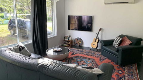 Retro Beach House - Macmasters Beach - Maitland Accommodation 1