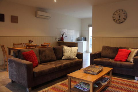 River Rock Cottage Centrally Located And Dog Friendly - Maitland Accommodation 0