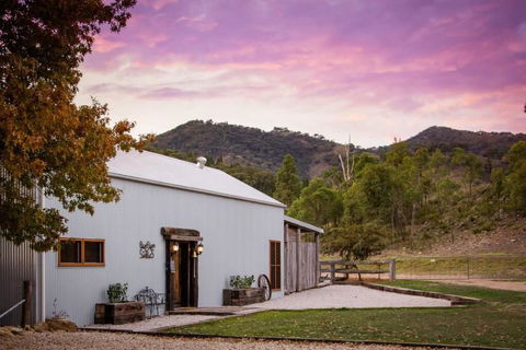 Riverlea Stables- Style And Charm Await You! - Maitland Accommodation 0