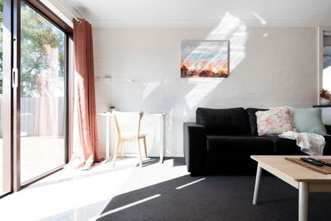 Riverside Gem With Parking And WiFi - Maitland Accommodation 1