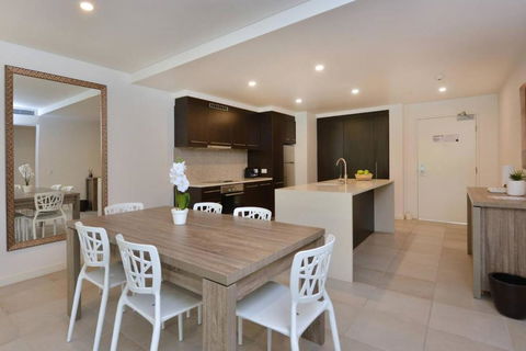 Resort-style Swim Out - A True Tropical Oasis - Maitland Accommodation 3