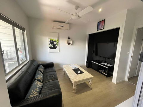 Relax At Trinity Beach Getaway, Blue Lagoon, Trinity Beach - Maitland Accommodation 2