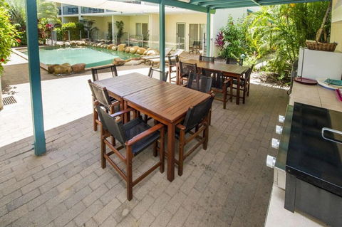 SAILS 9 Beachfront Getaway Horseshoe Bay - Maitland Accommodation 3