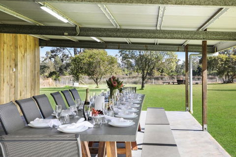 Roads End With Games Barn Ponies Alfresco Dining - Maitland Accommodation 2