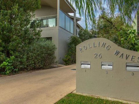 Rolling Waves No 2 - Maitland Accommodation 0