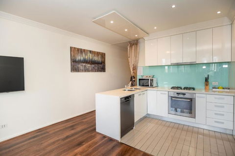Rome Sky Villa - Maitland Accommodation 3