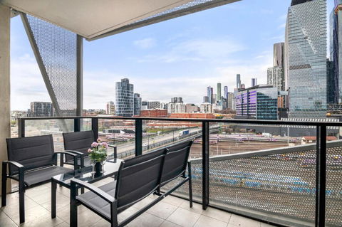 Rooftop Pool 2BR Apartment At Marvel Stadium With Free Parking - Maitland Accommodation 2