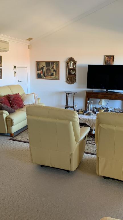 Room With A View - Maitland Accommodation 2