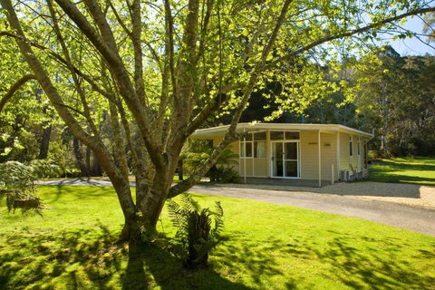 Russell Falls Holiday Cottages - Maitland Accommodation 0