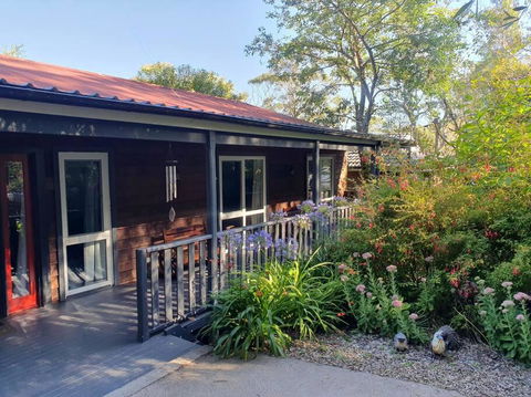 Rustic Queen Of Leura - Maitland Accommodation 2