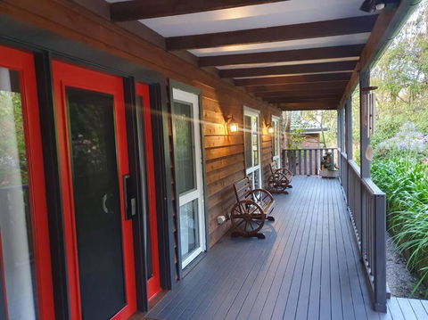 Rustic Queen Of Leura - Maitland Accommodation 3