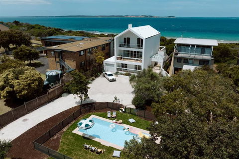 Sagres Queenscliff - Luxury House By The Beach - Maitland Accommodation 1