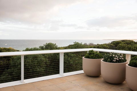 Sagres Queenscliff - Luxury House By The Beach - Maitland Accommodation 3