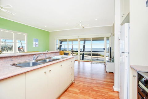 Salt - Aldinga Beach - C21 SouthCoast Holidays - Maitland Accommodation 3