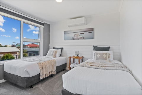 SALTAIR Beach House Right In Town - Maitland Accommodation 2