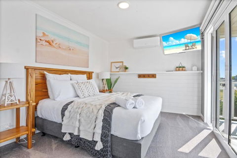 SALTAIR Beach House Right In Town - Maitland Accommodation 1