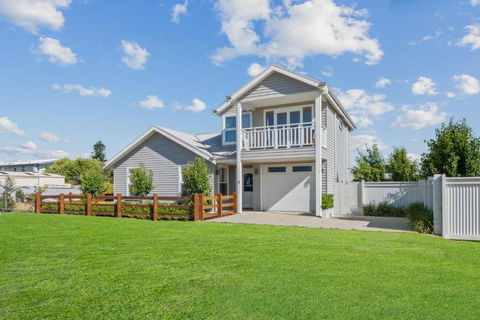 SALTAIR Beach House Right In Town - Maitland Accommodation 0