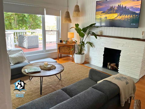 Saltwater Sunsets Seaside Haven With Ocean Views - Maitland Accommodation 2