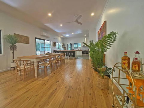 Salty Beach - Maitland Accommodation 1