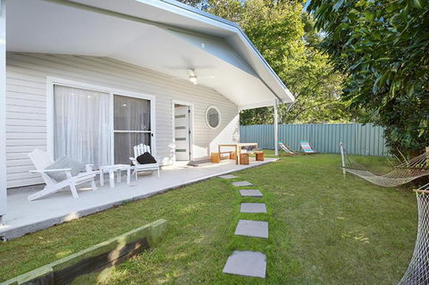 Salty Kisses Holiday House - Maitland Accommodation 0
