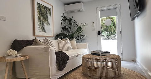 SALTY PALMS -Seaside Studio Apartment - Maitland Accommodation 3