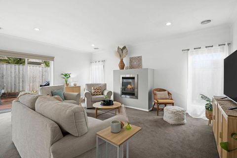 Salty Sage Beach House - Maitland Accommodation 0