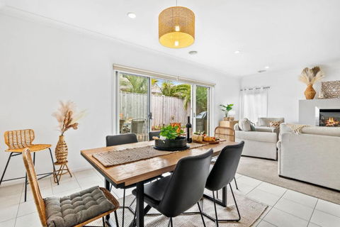 Salty Sage Beach House - Maitland Accommodation 2