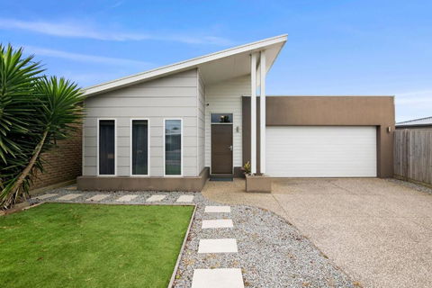 Salty Sage Beach House - Maitland Accommodation 3