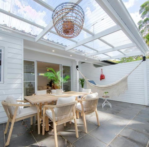 SALTY SNOOZE - Your Coastal Holiday House - Maitland Accommodation 0