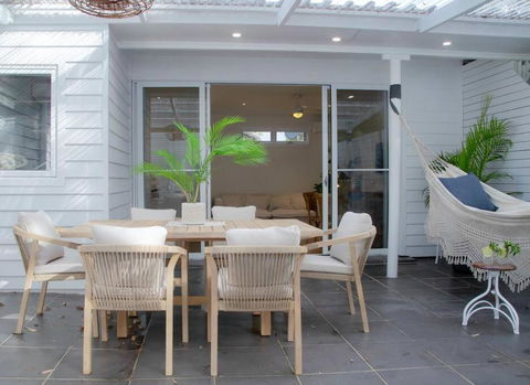 SALTY SNOOZE - Your Coastal Holiday House - Maitland Accommodation 1