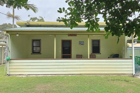 SALTYS AMITY POINT - Maitland Accommodation 0