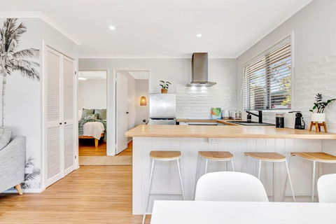Sanbis Cabin - Hidden Boutique Retreat, Sea Views - Maitland Accommodation 3