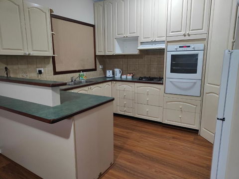 S&S Guest House - Maitland Accommodation 3