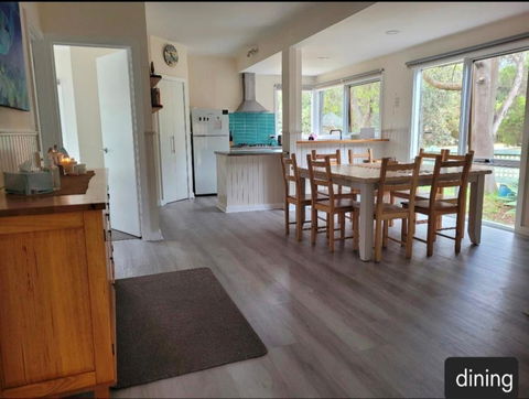 Sanders Beach House - Maitland Accommodation 3