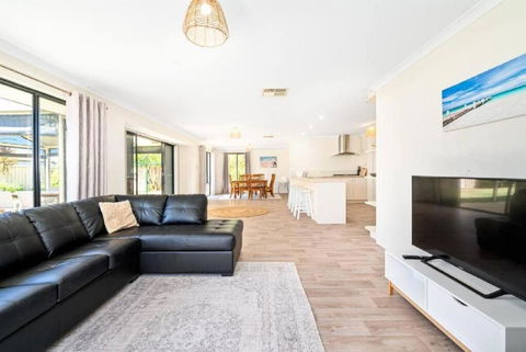 Sandpiper House - Family & Pet Friendly - Maitland Accommodation 2