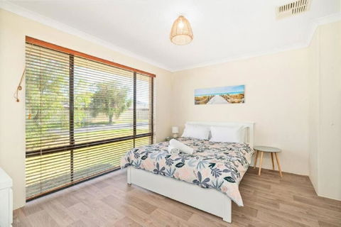 Sandpiper House - Family & Pet Friendly - Maitland Accommodation 3