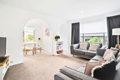 Sandy Bay Cozy Cottage Close To CBD - Maitland Accommodation 0