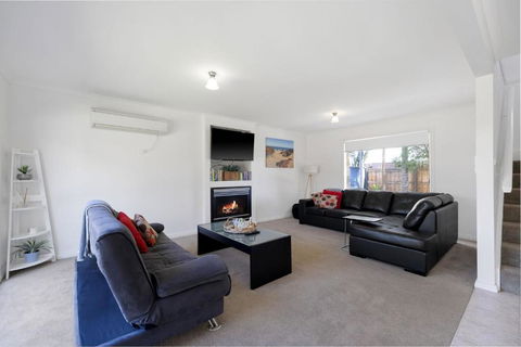 Sandy Beach House Cowes - Maitland Accommodation 2