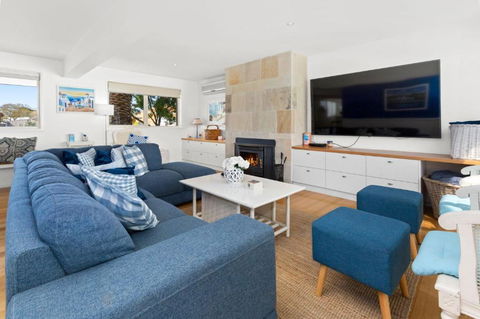 SANTORINI BEACH HOUSE SAFETY BEACH - Maitland Accommodation 1