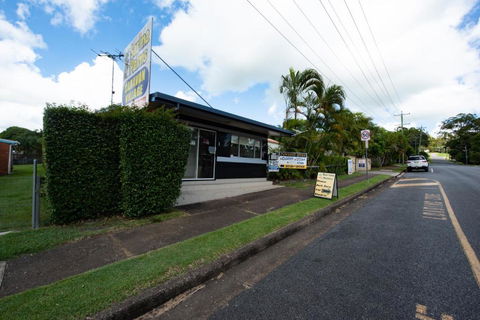 Sarina Palms Caravan And Cabins Village - Maitland Accommodation 1