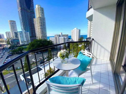 Sea Views, 150 Mtrs To Surfers Beach, Ideal Location For Surfers Paradise - Maitland Accommodation 0
