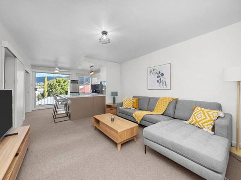 Sandy Bay Apartment With Hobart River View, Near UTAS - Stroll To Cafes And Shops - Maitland Accommodation 0