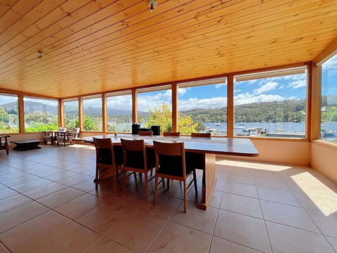 Stunning Water Front View House At Kettering - Maitland Accommodation 0