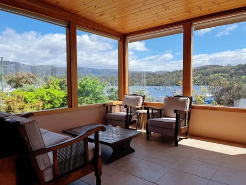 Stunning Water Front View House At Kettering - Maitland Accommodation 2
