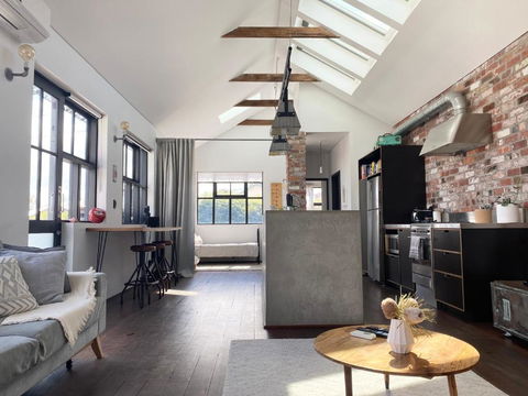 T H E L O F T - Stunning Private Apartment - Maitland Accommodation 2