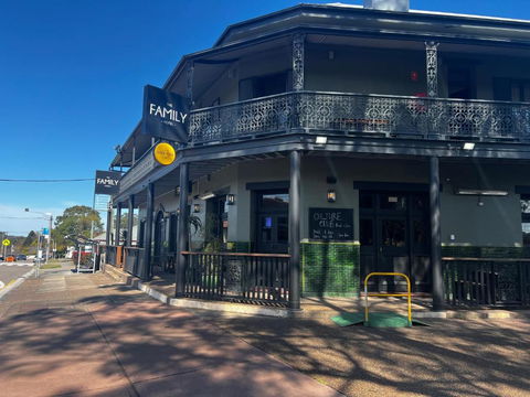 The Family Hotel - Maitland Accommodation 1